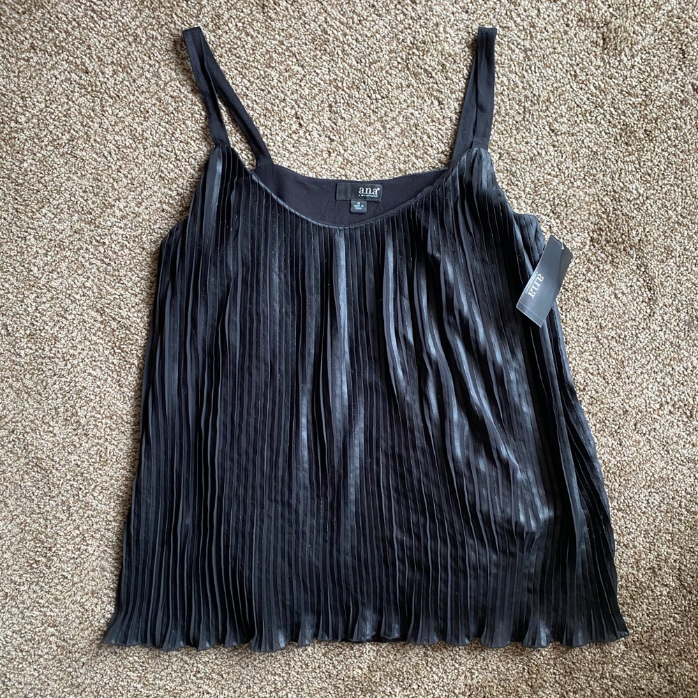 🍊NWT Black Accordion Pleated Flowy Tank